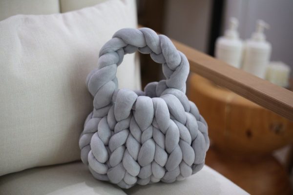 Chunky Yarn Hand Knitted Bag (Dumpling)