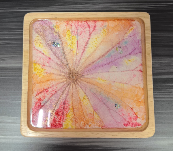 Set of 3 Wooden Plates with Lotus Leaf - Image 2